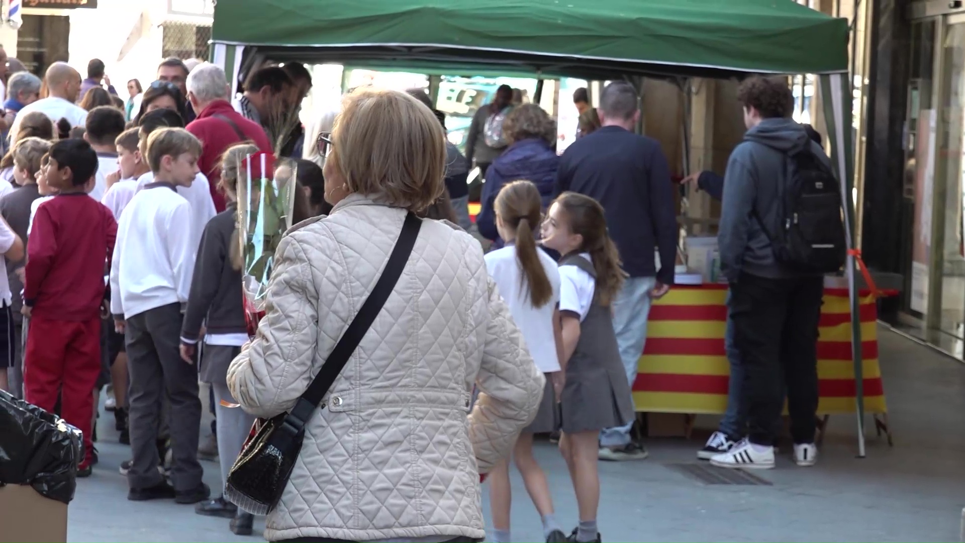 Tortosa celebra un Sant Jordi amb gran afluència i bones vendes de llibres i roses