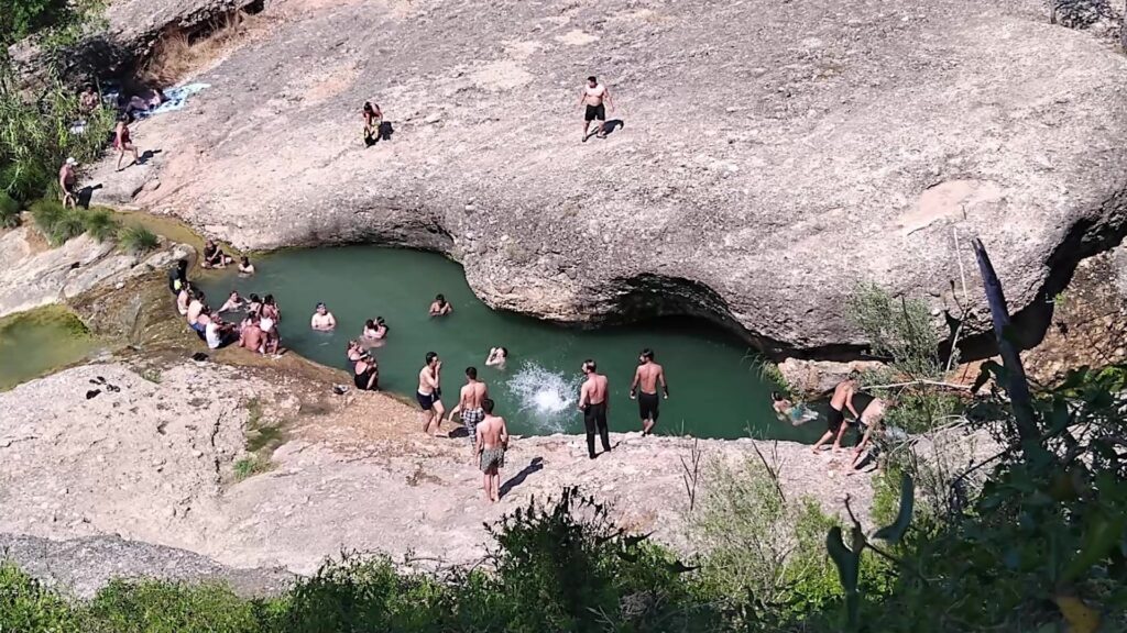 Horta de Sant Joan alerta de la massificació i el deteriorament de Les Olles