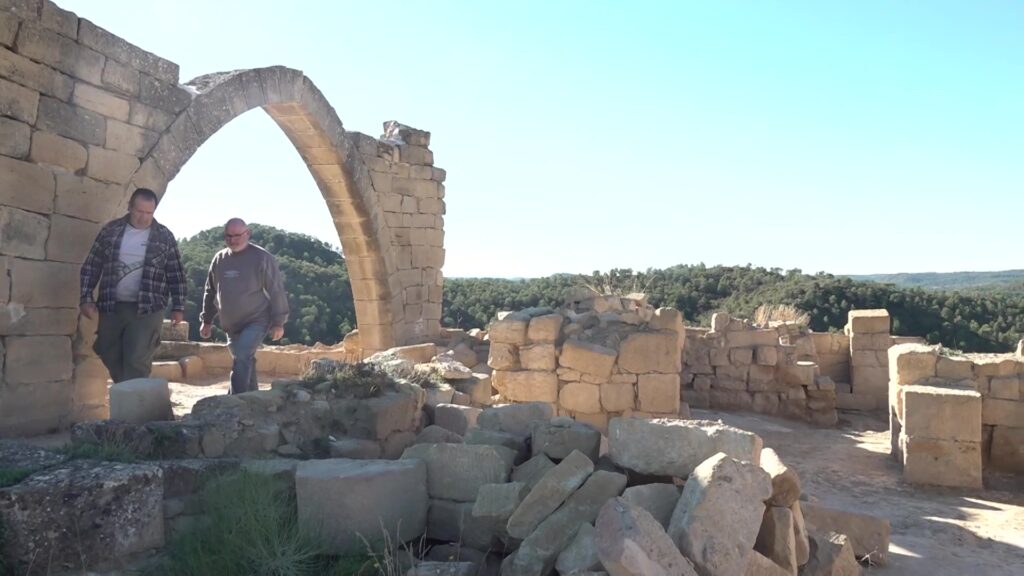 Descobreixen al castell d’Algars la primera estela d’origen iber a les Terres de l’Ebre