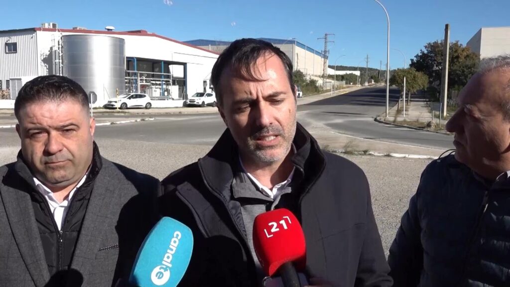 Obres de millora al polígon Baix Ebre de Tortosa amb renovació d’asfalt i lluminàries