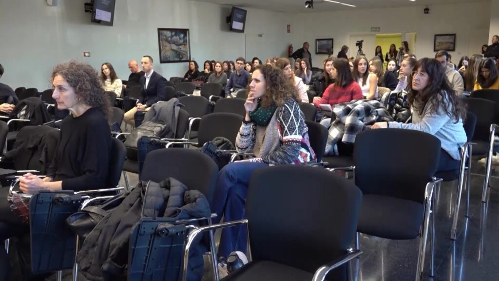 La URV presenta una prova pilot amb realitat virtual i 5G per tractar trastorns de la conducta alimentària en joves del territori
