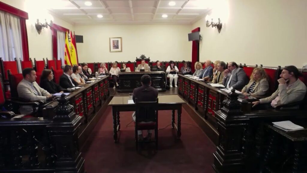 El ple de Tortosa aprova la revisió de preus del subministrament energètic de l’enllumenat públic