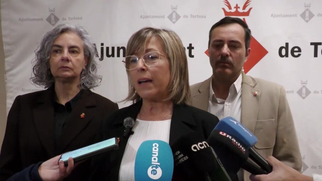 Tortosa s’adhereix al Pacte Nacional per la Llengua amb la presència del conseller Vila
