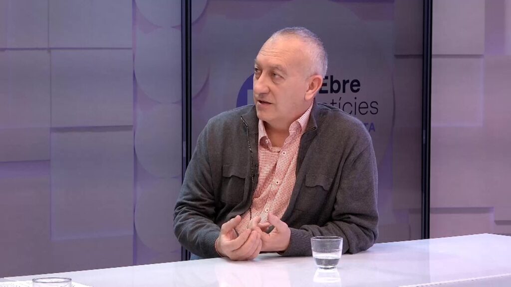 L'alcalde de Campredó, Damià Grau, durant una entrevista a Canal TE parlant de la planta de biogàs a les Terres de l'Ebre.