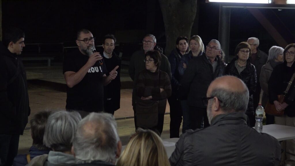 Concentració de veïns a Jesús per protestar pels talls de llum a les Terres de l'Ebre.