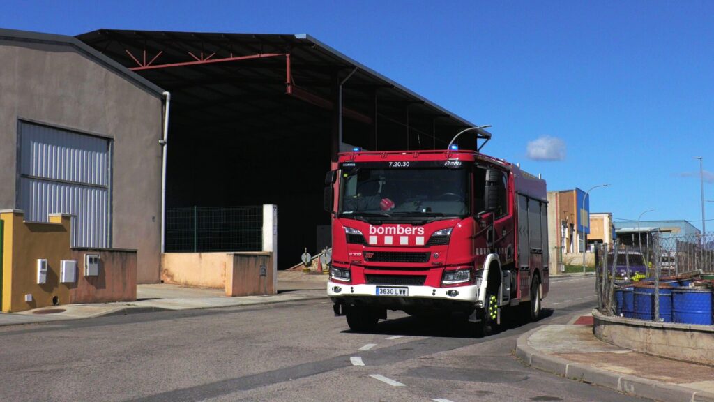 Els Bombers de la Generalitat realitzen set sortides d'emergència a les Terres de l'Ebre per la caiguda d'arbres i la revisió d'estructures inestables. Es desvien els camions de l'autopista cap a l'N-340