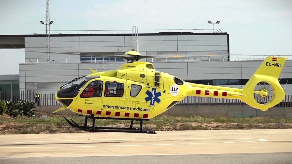 Helicòpter groc del SEM a la base de Móra d'Ebre, Ribera d'Ebre.