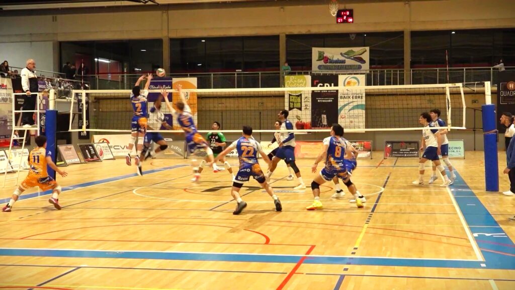 Partit de voleibol del Club Voleibol Roquetes al Pavelló Municipal de Roquetes, Baix Ebre.