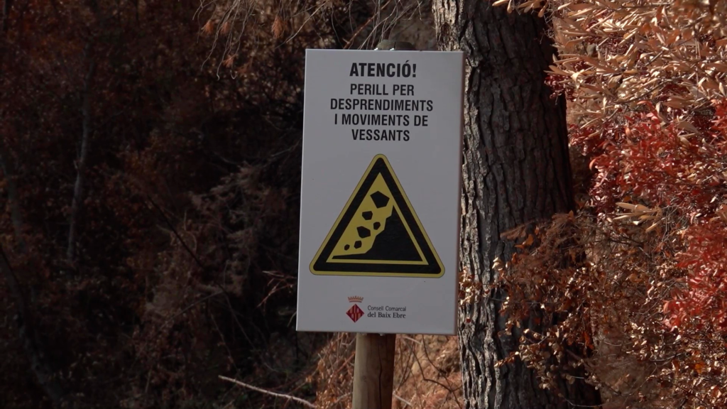 Senyal d’advertència per risc de despreniments a la Via Verda del Baix Ebre després de les pluges acumulades dels darrers mesos