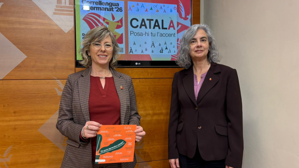 Mar Lleixà i Pilar Caballé presenten la regidoria de Llengua Catalana a l'Ajuntament de Tortosa, Baix Ebre.