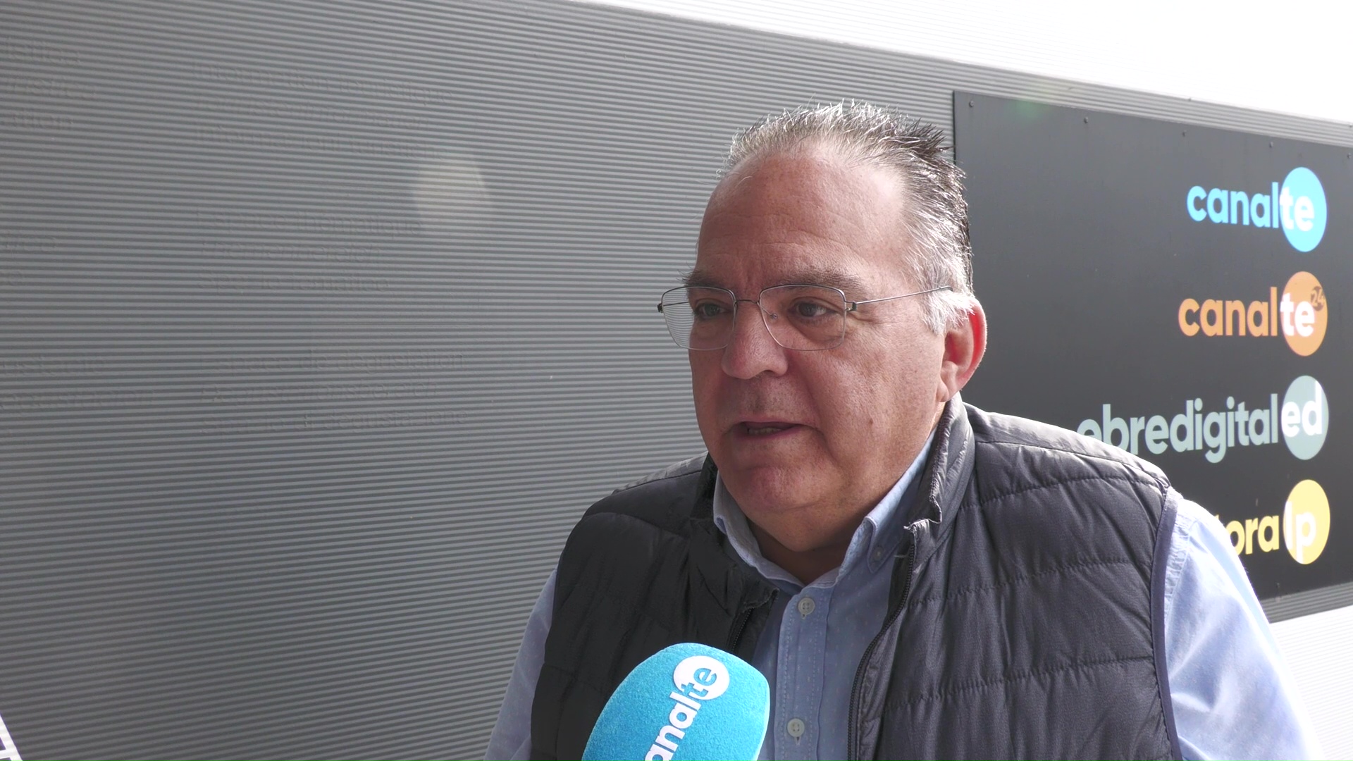 Ximo Rambla, president del Consell d’Administració del Setmanari l’Ebre, durant una entrevista parlant del premi Valor Ebrenc 2025.