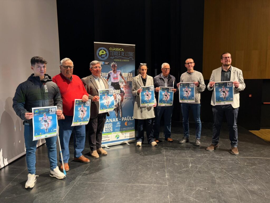 La Clàssica Terres de l’Ebre recorrerà prop de 180 km el 21 de març amb sortida d’Alcanar i final a Paüls Presentació del cartell oficial de la III Clàssica Terres de l'Ebre 2026 a Alcanar amb autoritats locals i organitzadors.