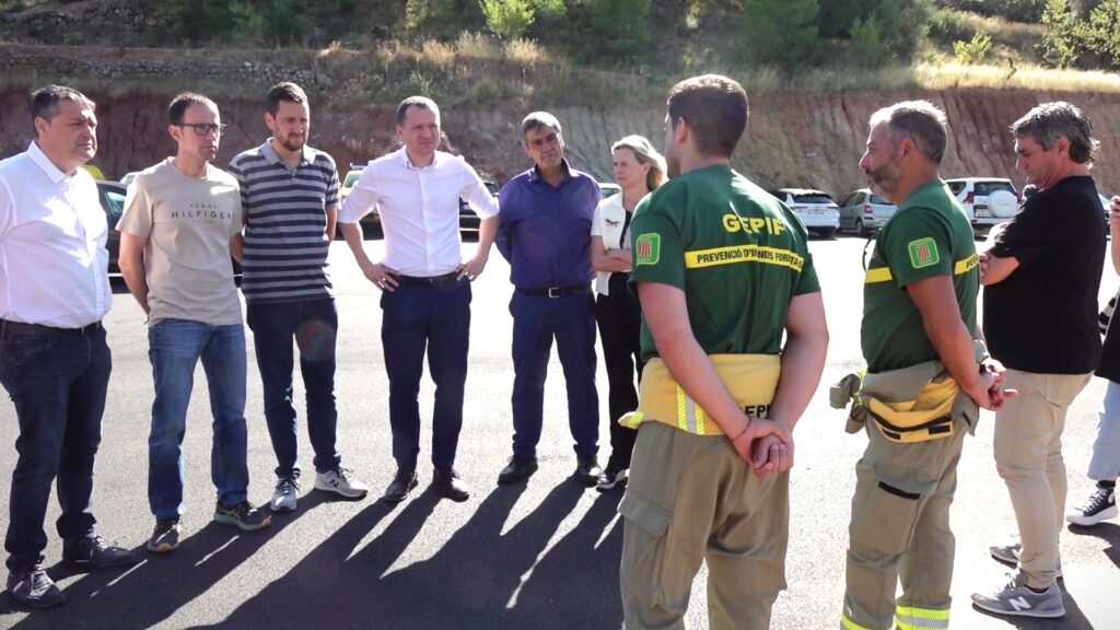 Representants de la Generalitat i tècnics del GEPIF en una reunió de prevenció d'incendis a les Terres de l'Ebre.