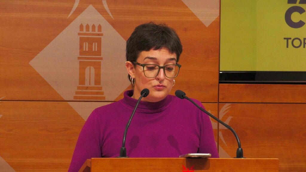 La CUP força un gir en el model de mobilitat de Tortosa i situa el transport públic al centre Selene Alberich, regidora de la CUP a l'Ajuntament de Tortosa, durant la roda de premsa sobre el Pla de Mobilitat Urbana Sostenible.