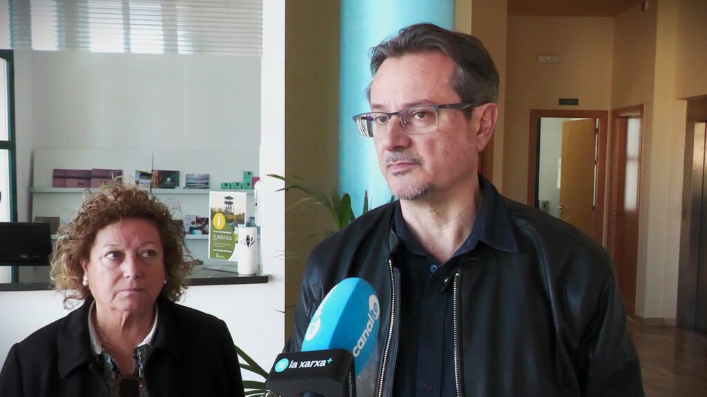 Antoni Espanya durant una atenció als mitjans de comunicació a les Terres de l'Ebre.