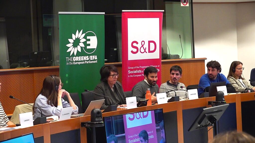 Eurodiputats i membres de la Plataforma en Defensa de l'Ebre en una conferència al Parlament Europeu a Brussel·les.