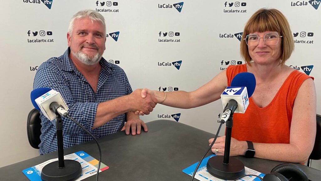 El PSC acusa Junts de trencar el pacte de govern a l’Ametlla de Mar i alerta de risc d’inestabilitat Xavier de la Fuente i Eva del Amo escenificant un pacte de govern a l'Ametlla de Mar, Terres de l'Ebre.