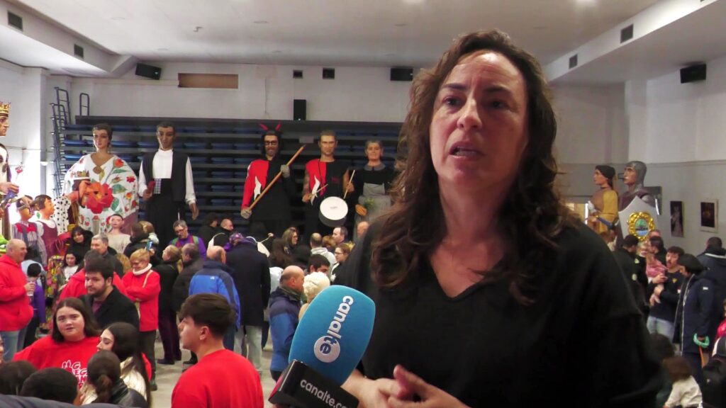 La regidora del PSC a l'Ametlla de Mar Ana Aragón durant una entrevista amb Canal TE