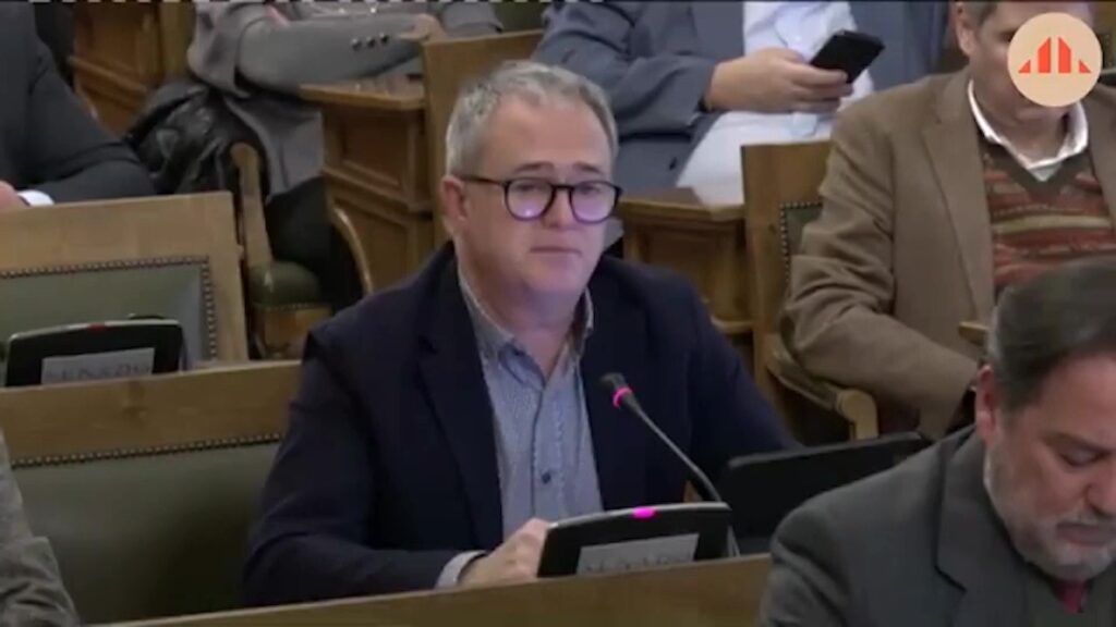 El senador Jordi Gaseni durant la seua intervenció al Senat reclamant la protecció del Delta de l'Ebre.
