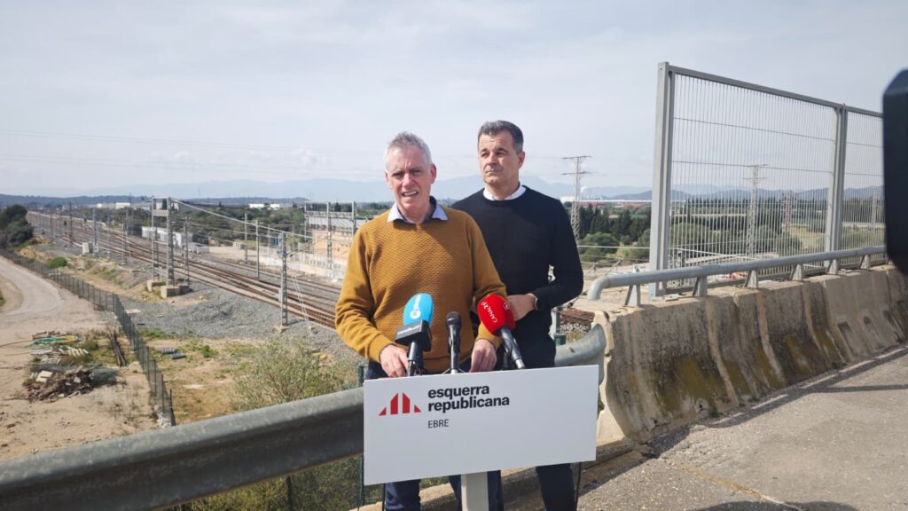 Representants d'Esquerra Republicana a les Terres de l'Ebre en una roda de premsa a l'Aldea per reclamar millores ferroviàries.