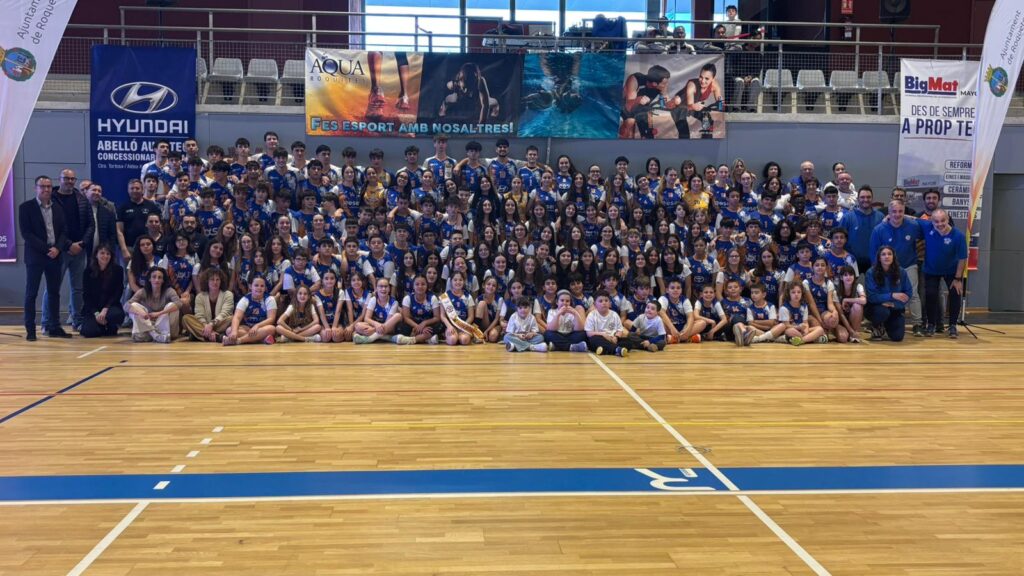 Presentació oficial dels equips del Club Voleibol Roquetes al pavelló municipal de Roquetes, Baix Ebre.