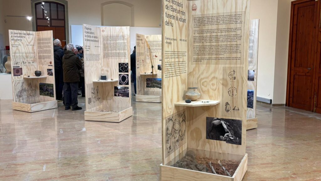 Exposició arqueològica sobre la prehistòria al Museu de les Terres de l’Ebre a Amposta, Montsià.