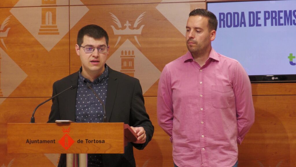Roda de premsa d'Òscar Ologaray de Junts per Tortosa a l'Ajuntament de Tortosa sobre governança.