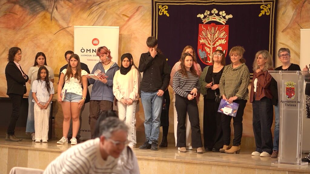 Premiats i organitzadors dels Premis Tastets d'Òmnium Cultural Terres de l'Ebre a Tivissa, Ribera d'Ebre.
