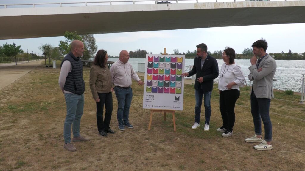 Presentació de la fira Mescla 2026 a Deltebre davant del riu Ebre amb autoritats locals.