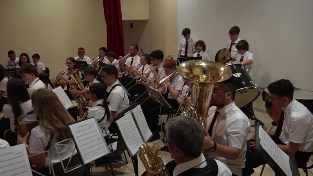 Músics de la Banda de Música de Benissanet durant un concert a les Terres de l'Ebre.