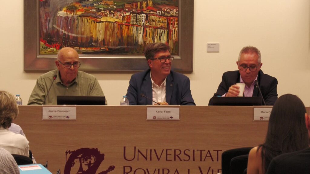 Ponents a la taula rodona del segon Fòrum Català per l'Orientació al campus Terres de l'Ebre de la URV a Tortosa.