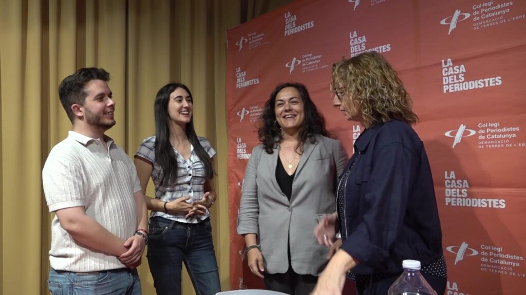 Membres de la nova junta de la Demarcació de Terres de l'Ebre del Col·legi de Periodistes a Tortosa.