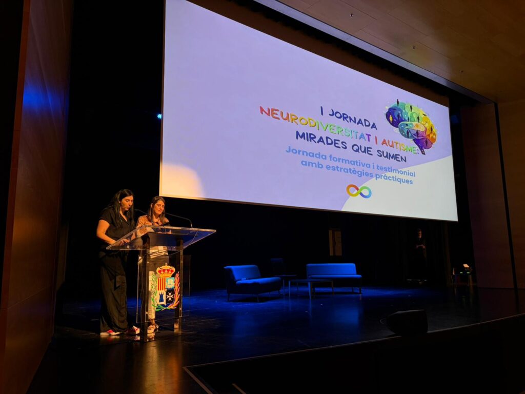 Inauguració de la I Jornada de Neurodiversitat i Autisme a l'auditori de la Ràpita, Montsià.