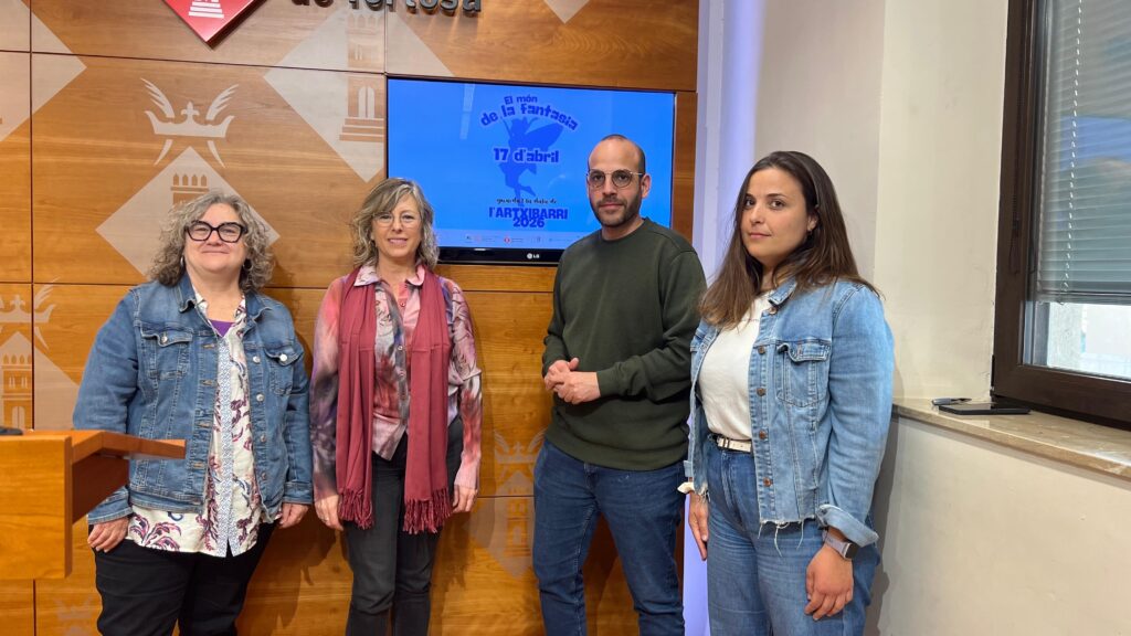 Presentació de l'Artxibarri 2026 a l'Ajuntament de Tortosa amb l'alcaldessa Mar Lleixà i el regidor Víctor Grau.