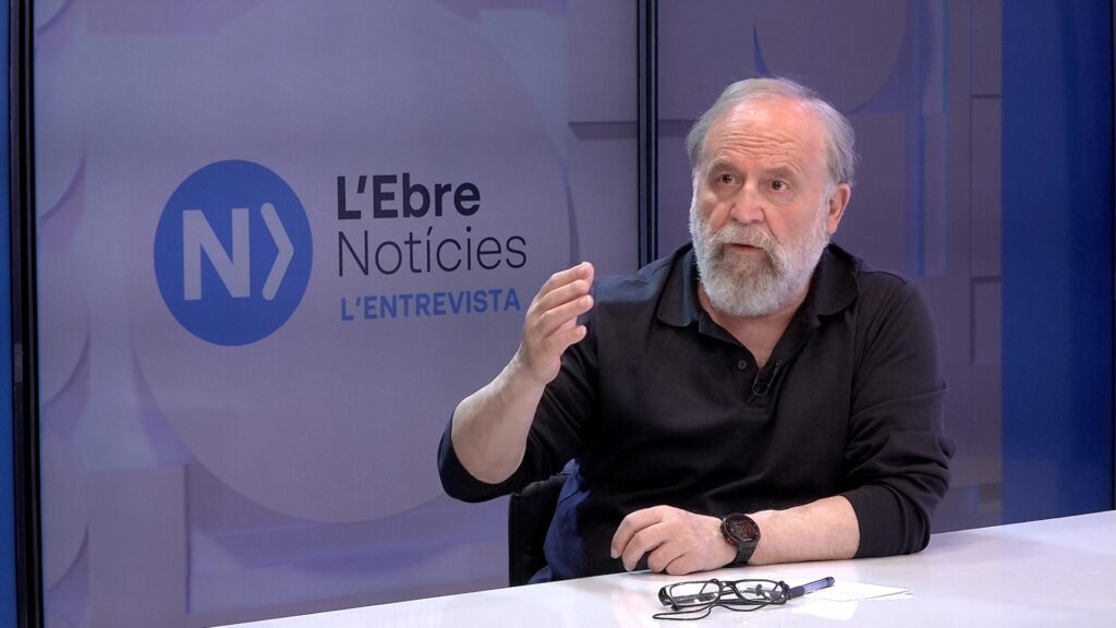 Xavier Vega, durant l'entrevista sobre el seu llibre 'Maragall i la mosca espanyola'.