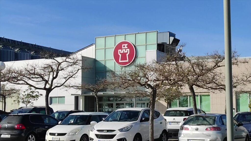 Façana de l'empresa Nomen Foods i Arrossaires del Delta de l'Ebre a Deltebre.