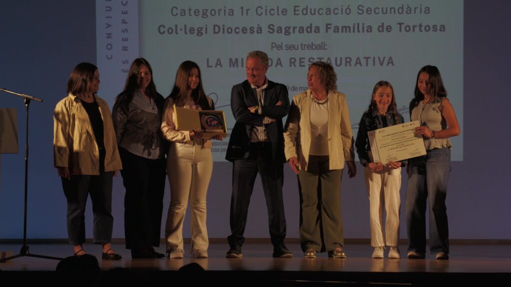 Lliurament de premis de la categoria de primer cicle d'ESO al Col·legi Diocesà Sagrada Família de Tortosa durant el certamen Federico Mayor Zaragoza.