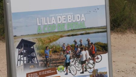 Presentació de l'activitat cicloturística Buda&Bike a Sant Jaume d'Enveja, al Montsià.