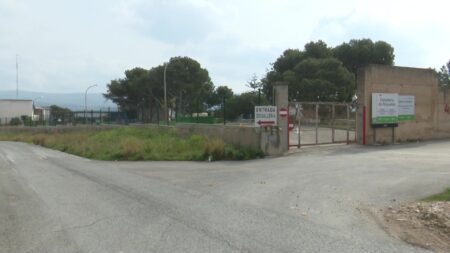 Entrada de la deixalleria municipal de Roquetes a la comarca del Baix Ebre.