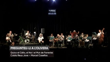 Concert en directe de Quico el Célio, el Noi i el Mut de Ferreries amb la Cobla Reus Jove al festival Amb so de cobla a les Terres de l'Ebre.