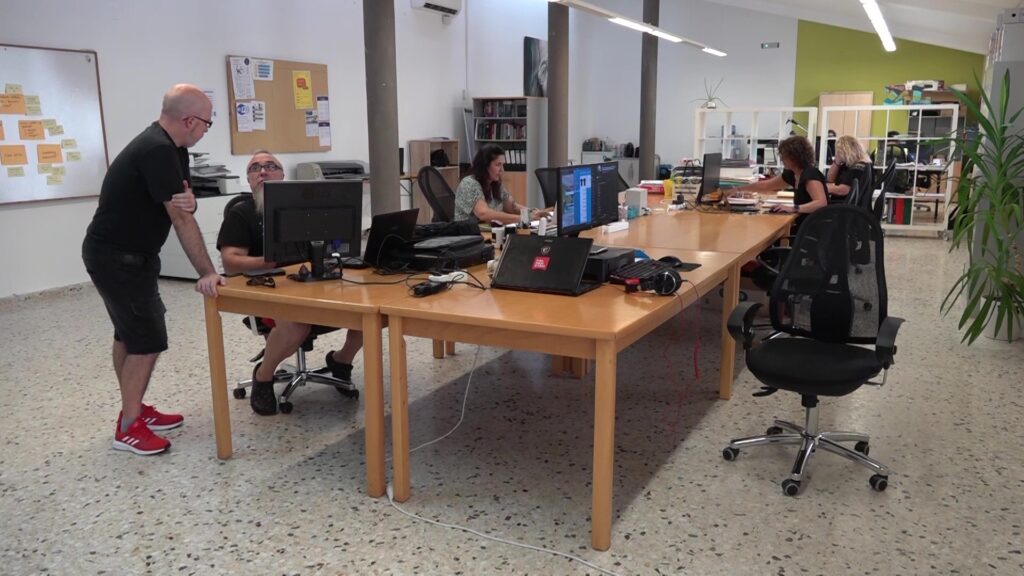 El festival Coworkfest impulsa el dinamisme econòmic rural a quatre municipis de les Terres de l’Ebre Professionals i emprenedors locals treballant i col·laborant dins de l’espai de coworking Zona Líquida de Riba-roja d’Ebre, a la Ribera d’Ebre.