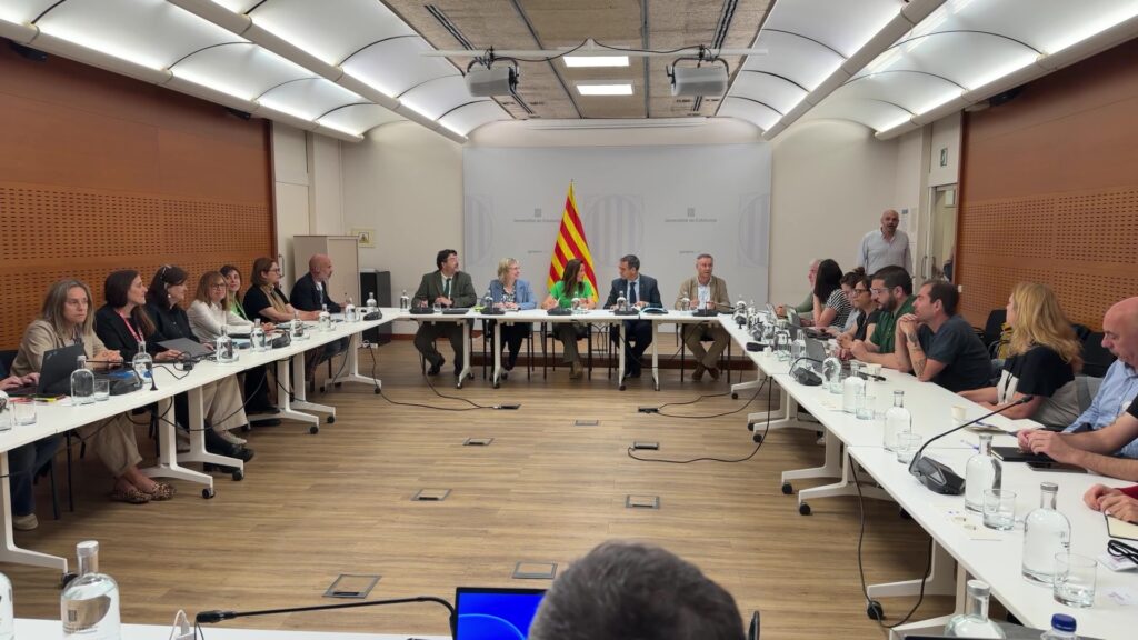 Reunió de la Mesa Sectorial d'Educació amb la consellera Niubó