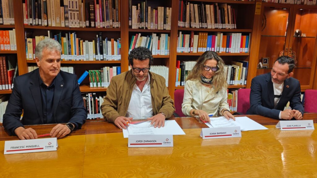 Signatura del conveni entre la Cambra de Comerç de Tortosa i el Clúster Digital de Catalunya a Tortosa, Terres de l'Ebre.
