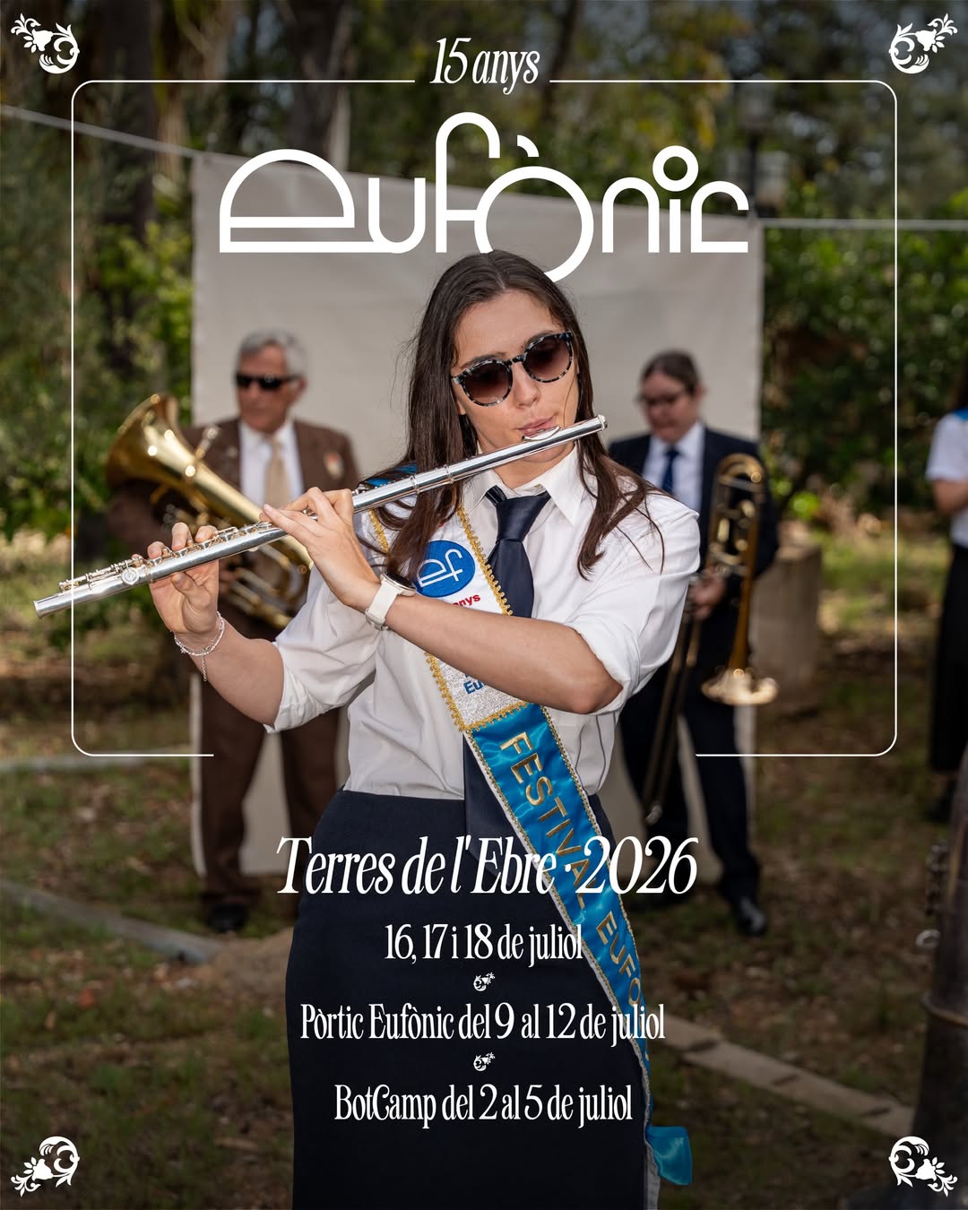 Una jove flautista tocant la flauta travessera davant de la presentació de la quinzena edició del Festival Eufònic 2026 a les Terres de l'Ebre.
