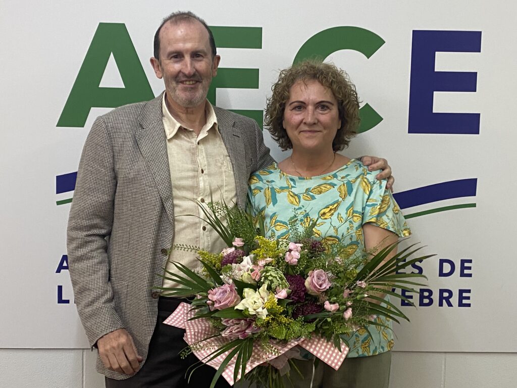Andreu Pérez i Maria José Fernández a la seu de l'AECE.