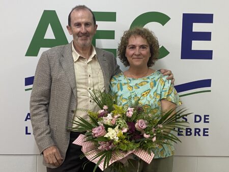 Andreu Pérez i Maria José Fernández a la seu de l'AECE.