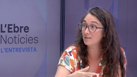 Núria Mulet alcaldessa sortint de Bot de Som Bot explicant los projectes del mandat de la Terra Alta a les Terres de l'Ebre