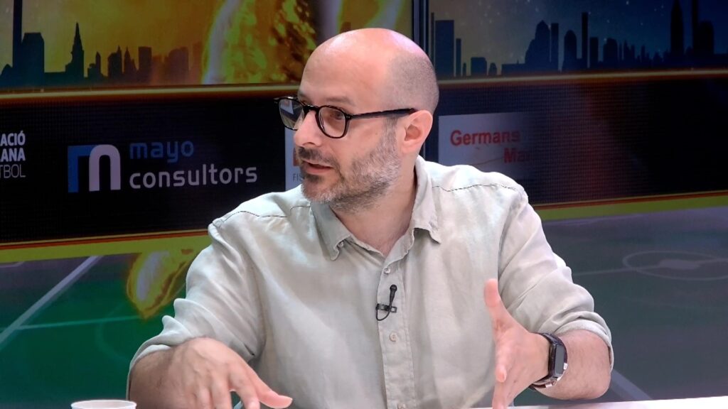 Hernan Subirats, delegat de la Federació Catalana de Futbol a les Terres de l'Ebre, durant una entrevista a Canal TE.