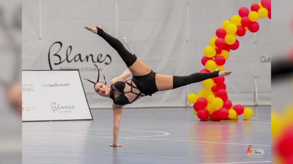 Maria Campanals es proclama campiona d’Espanya de twirling i competirà al Mundial de París Maria Campanals executant una acrobàcia d'alta dificultat amb el bastó durant el campionat d'Espanya de twirling a Blanes.