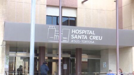 Façana exterior de l'Hospital de la Santa Creu de Jesús a Tortosa, Terres de l'Ebre.